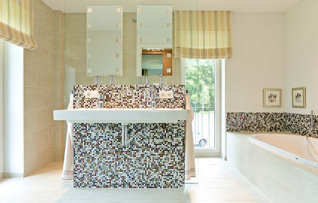 Villa 182z modernes Badezimmer mit Mosaikfliesen